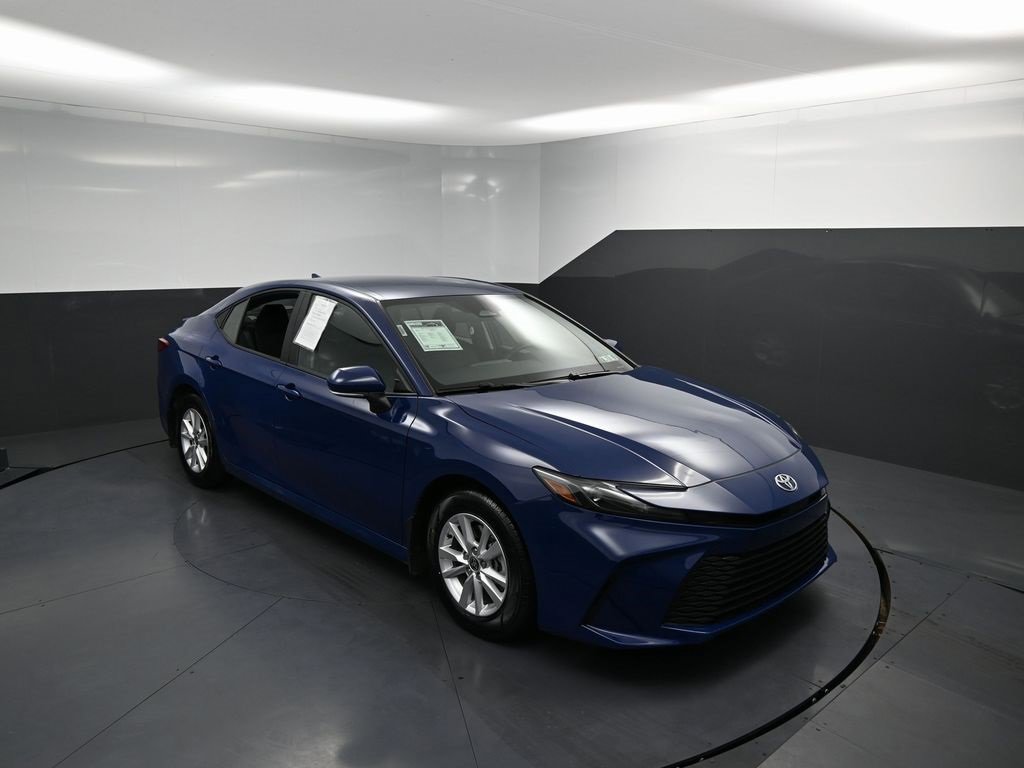 Used 2025 Toyota Camry LE w/ Convenience Package image 10