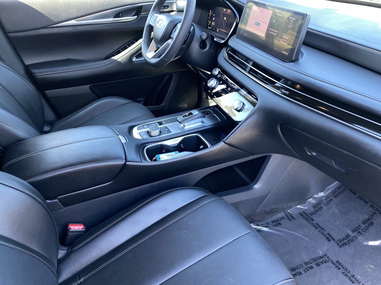Certified 2027 INFINITI QX60 Luxe w/ Cargo Package FWD image 9