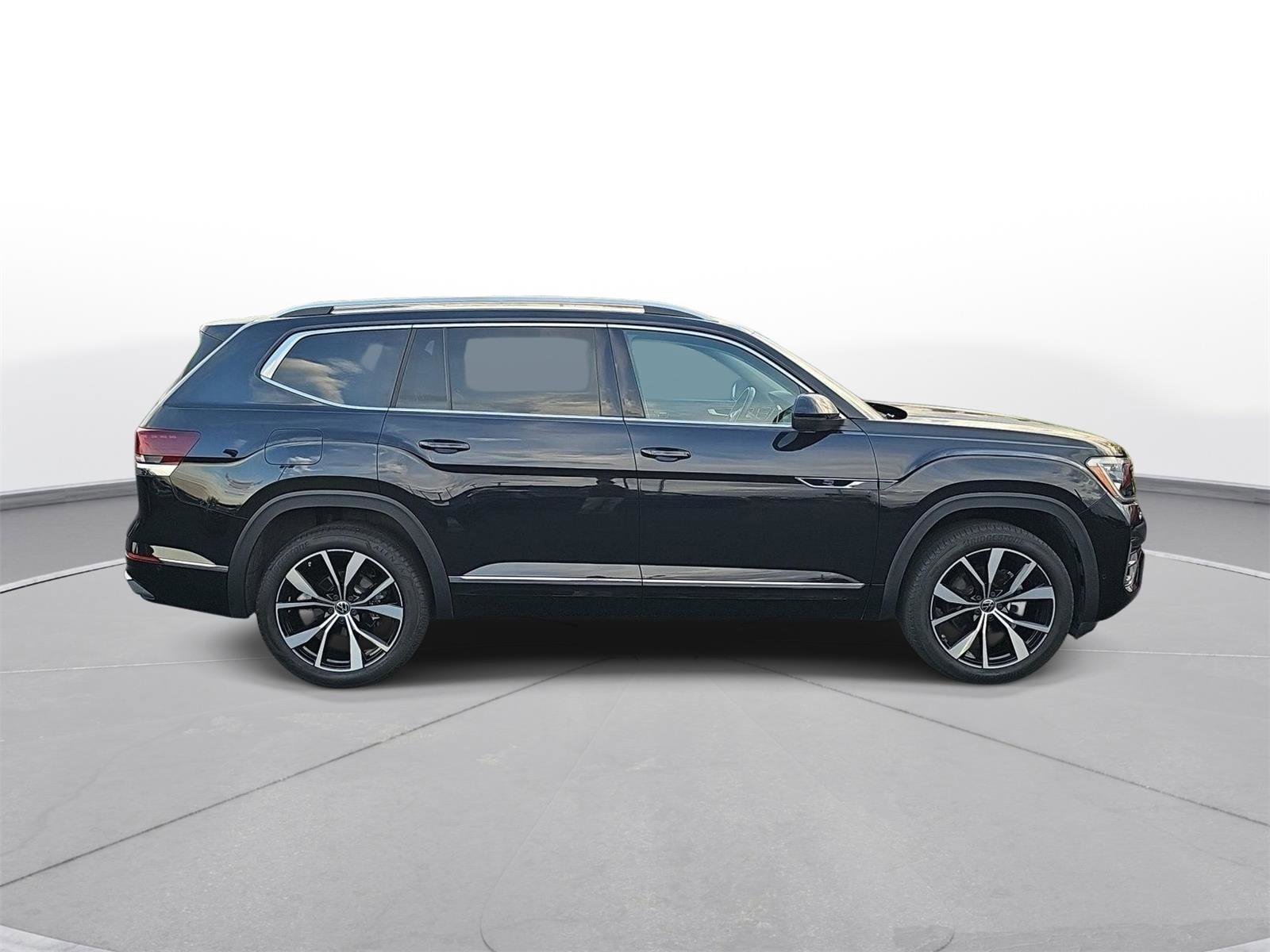 Used 2025 Volkswagen Atlas SEL Premium R-Line image 8