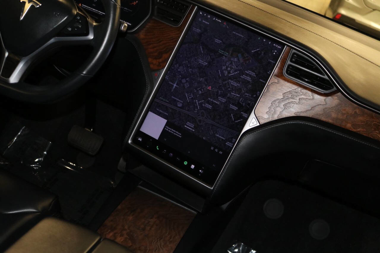 Used 2020 Tesla Model X image 30