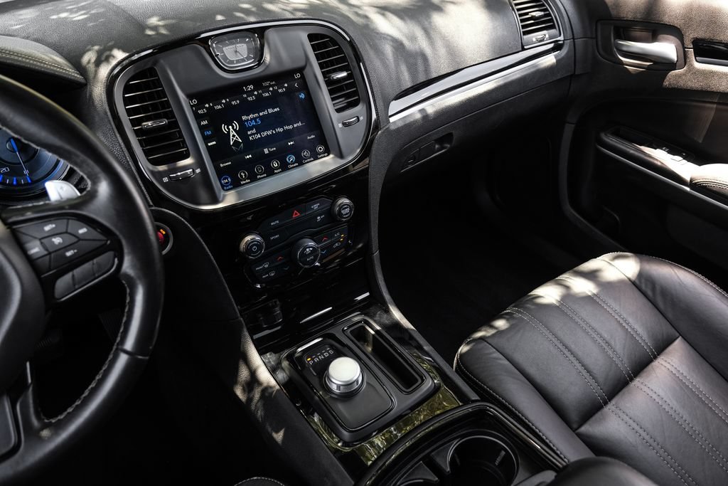 Used 2019 Chrysler 300 S RWD image 33
