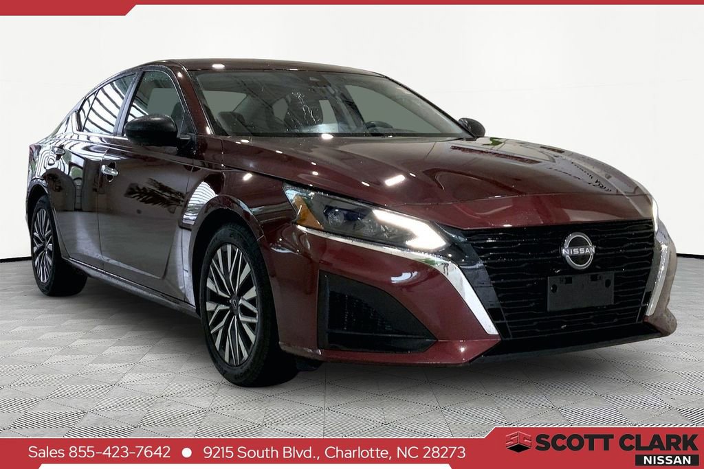 Used 2024 Nissan Altima 2.5 SV FWD image 1
