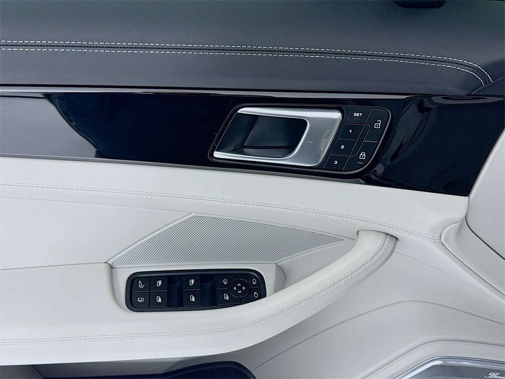 Used 2023 Porsche Panamera Turbo S image 11