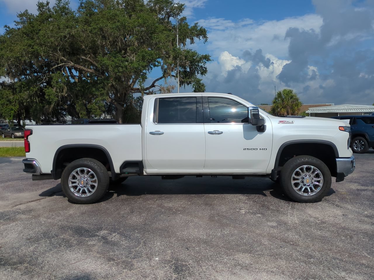 Used 2024 Chevrolet Silverado 2500 LTZ w/ LTZ Plus Package AWD/4WD image 3