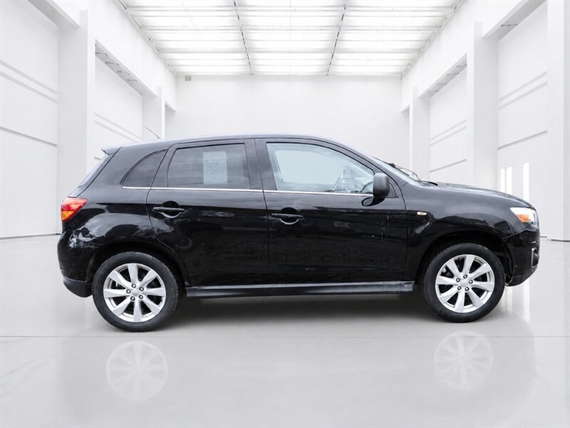 Used 2013 Mitsubishi Outlander Sport SE AWD/4WD image 3
