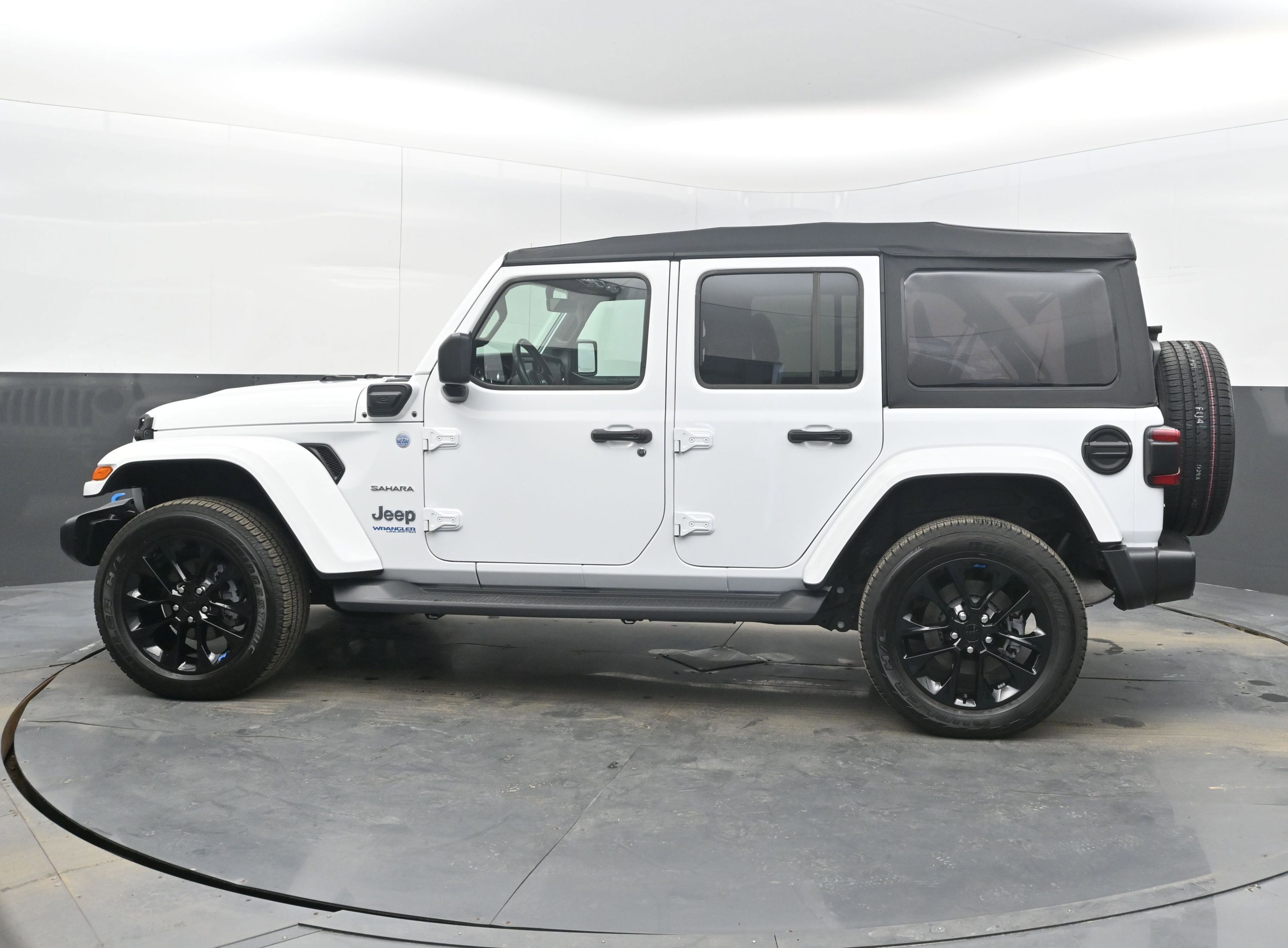 Used 2022 Jeep Wrangler Unlimited Sahara image 7