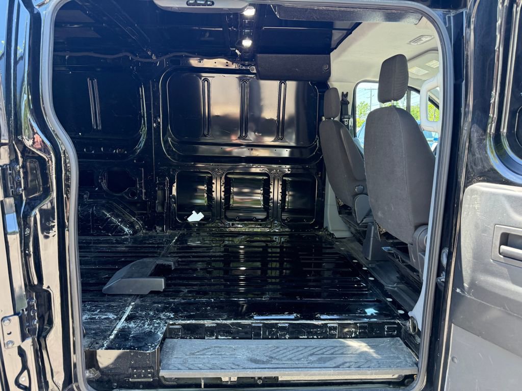 Used 2018 Ford Transit 250 130 Low Roof RWD image 17