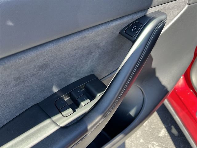 Used 2021 Tesla Model Y Long Range image 17