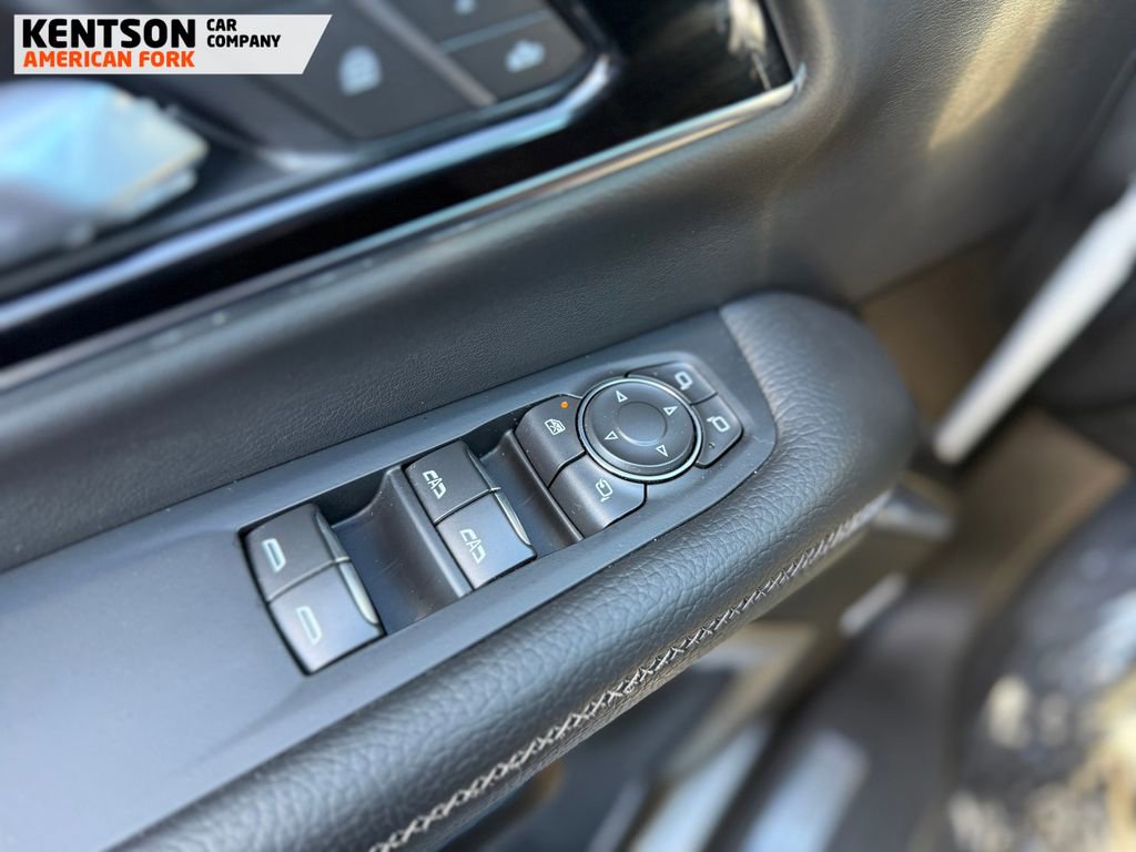 Used 2025 GMC Yukon Denali w/ Sun & Power Step Package image 24