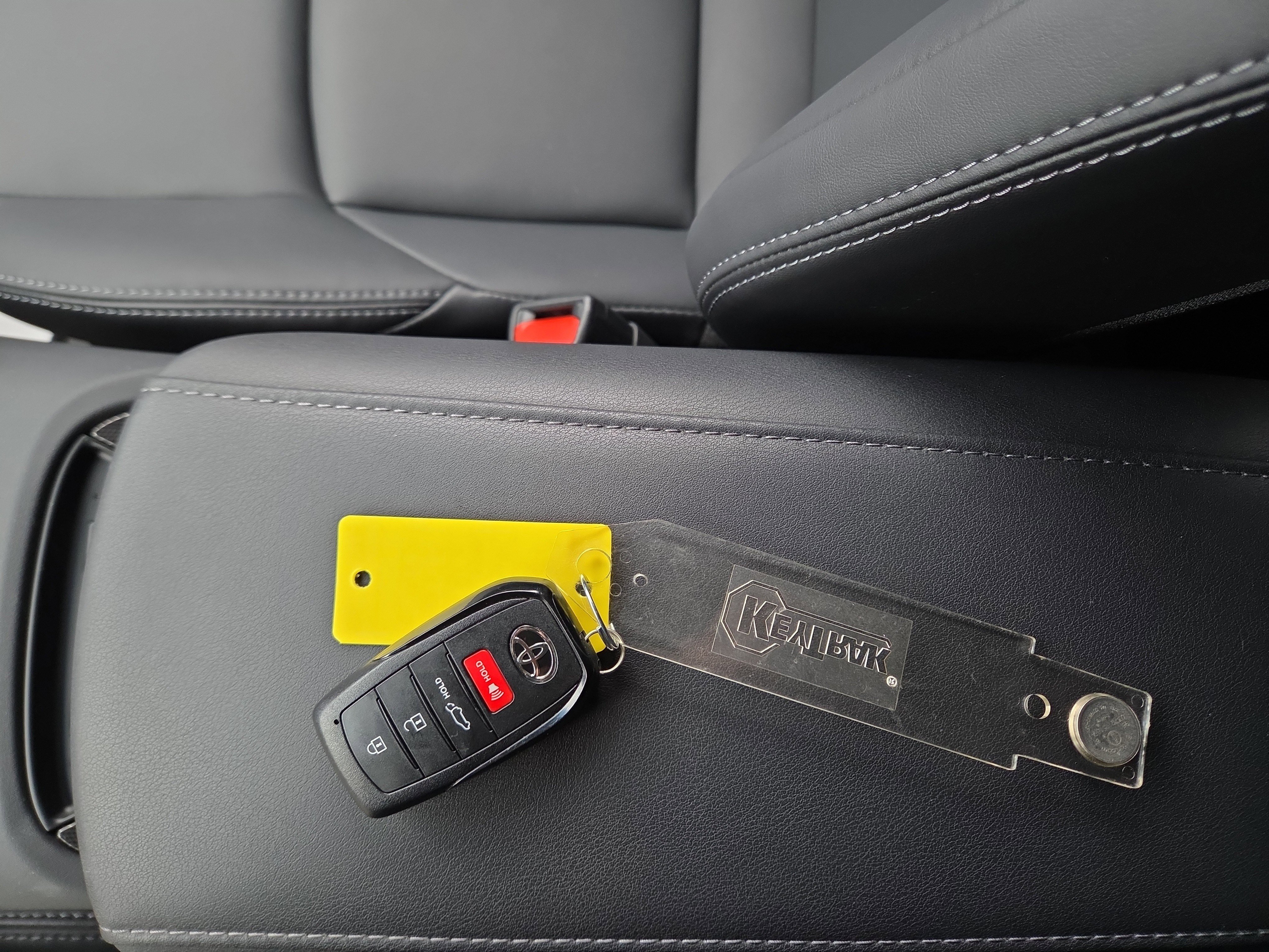 Used 2023 Toyota Venza XLE image 28