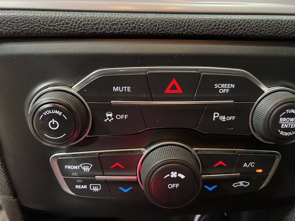 Used 2023 Dodge Charger SXT RWD image 32