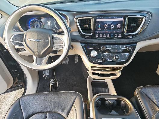 Used 2019 Chrysler Pacifica Limited w/ Tire & Wheel Group image 8