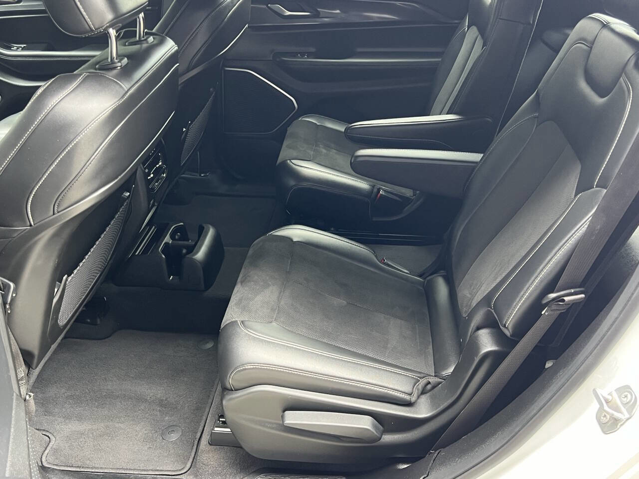 Used 2021 Jeep Grand Cherokee L Laredo image 17