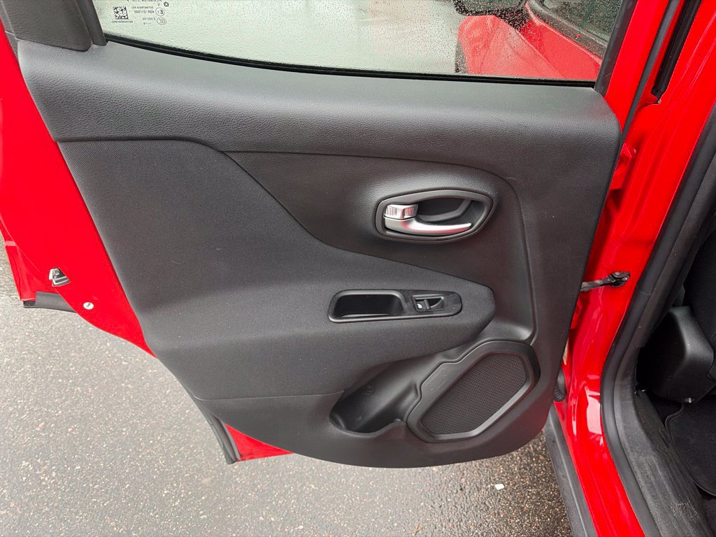 Used 2020 Jeep Renegade Latitude FWD image 19
