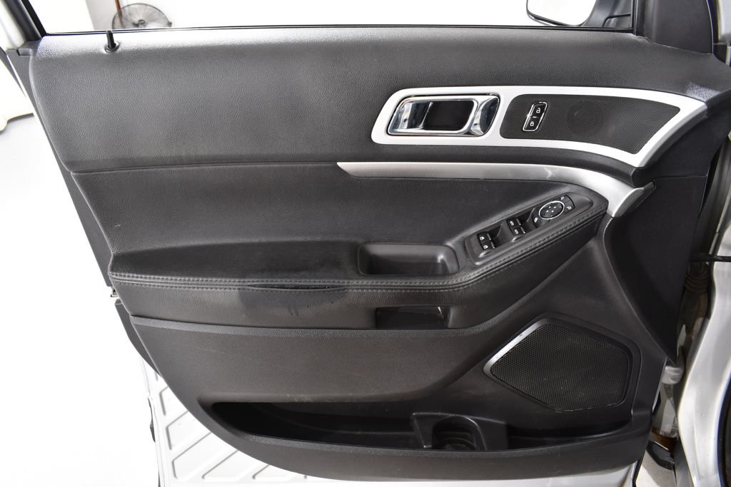 Used 2013 Ford Explorer XLT AWD/4WD image 25