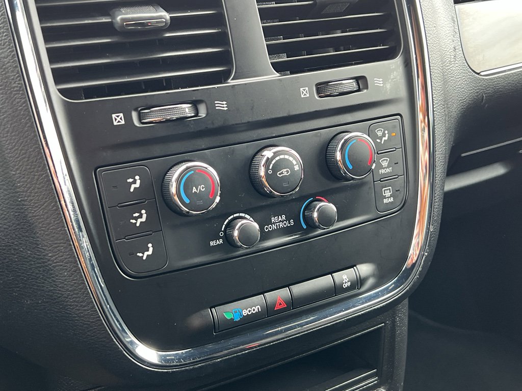 Used 2020 Dodge Grand Caravan SE image 21