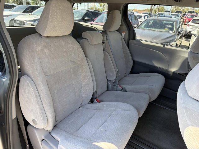 Used 2018 Toyota Sienna LE image 18