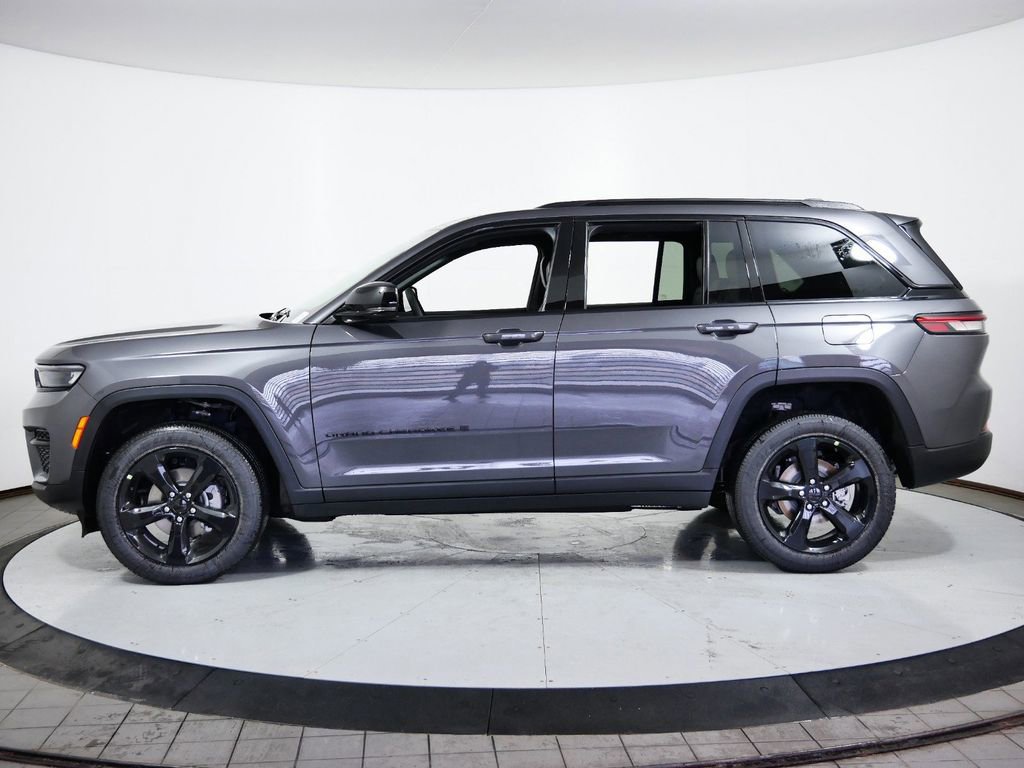 Certified 2024 Jeep Grand Cherokee Altitude image 17