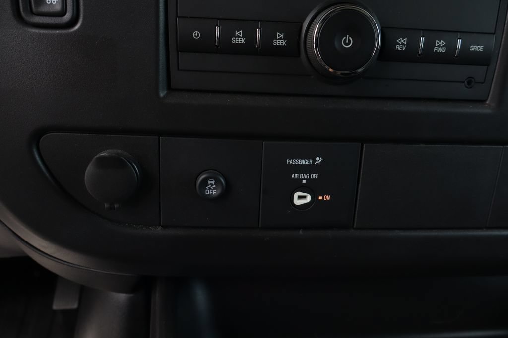 Used 2025 Chevrolet Express 2500 w/ Driver Convenience Package RWD image 33