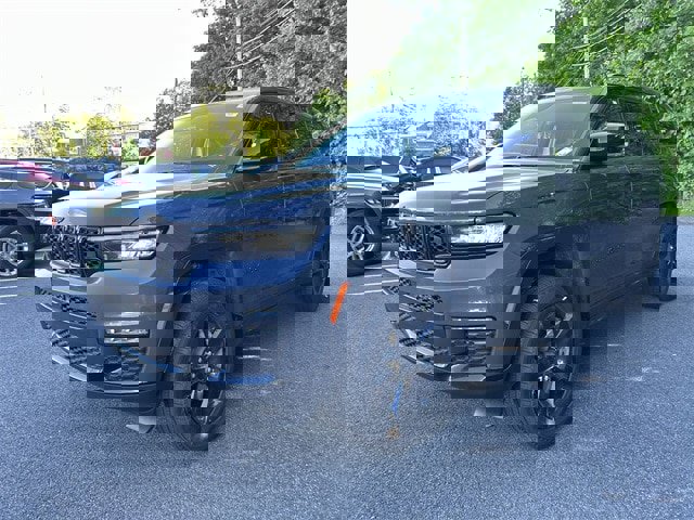 New 2025 Jeep Grand Cherokee L Limited w/ Black Appearance Package image 4