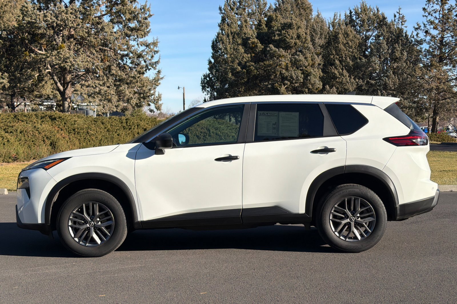 Used 2024 Nissan Rogue S image 7