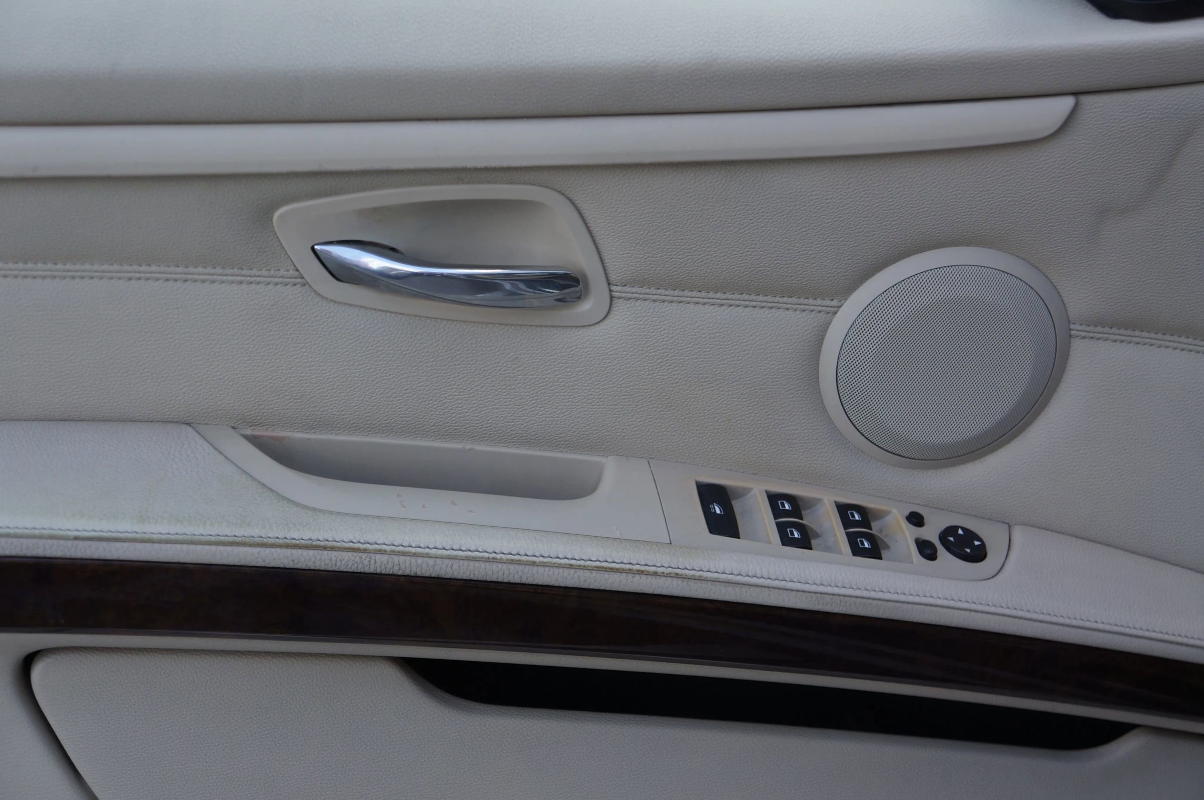 Used 2010 BMW 335i Convertible image 24