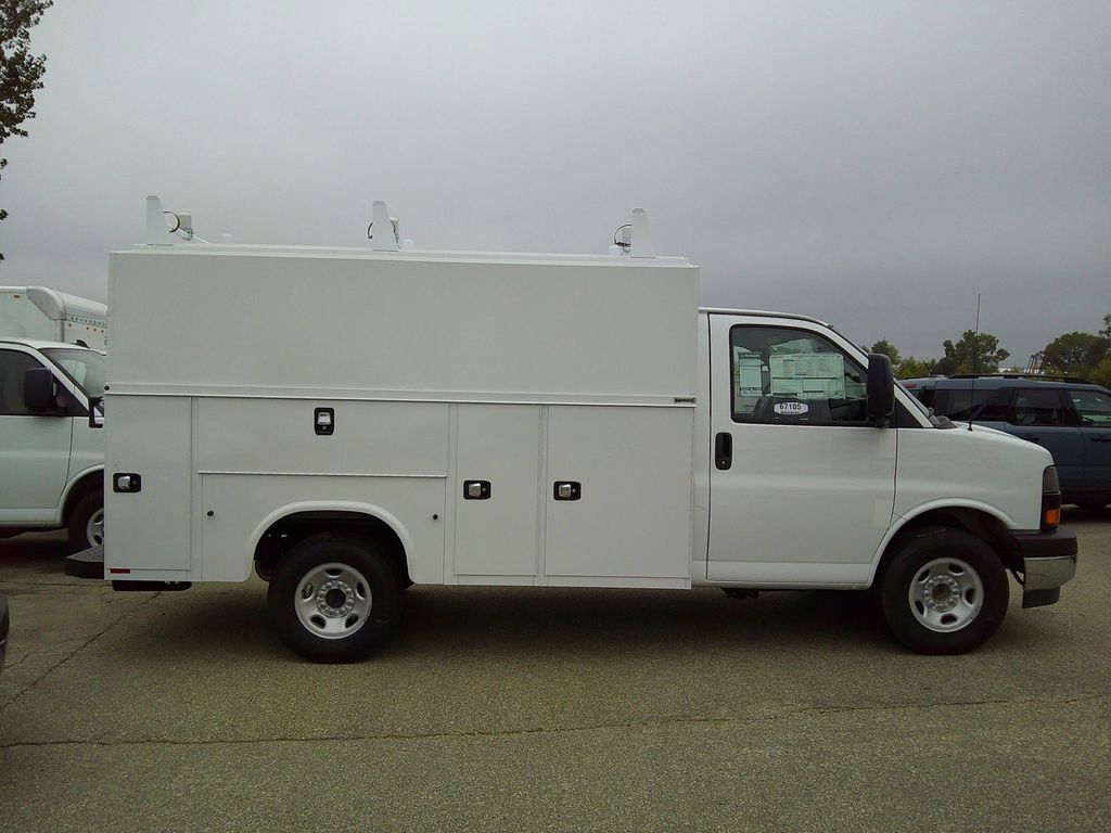 New 2025 GMC Savana 3500 w/ Power Convenience Package image 7