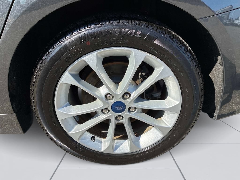 Used 2020 Ford Fusion SE FWD image 12