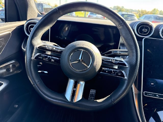 Used 2024 Mercedes-Benz GLC 300 4MATIC image 23