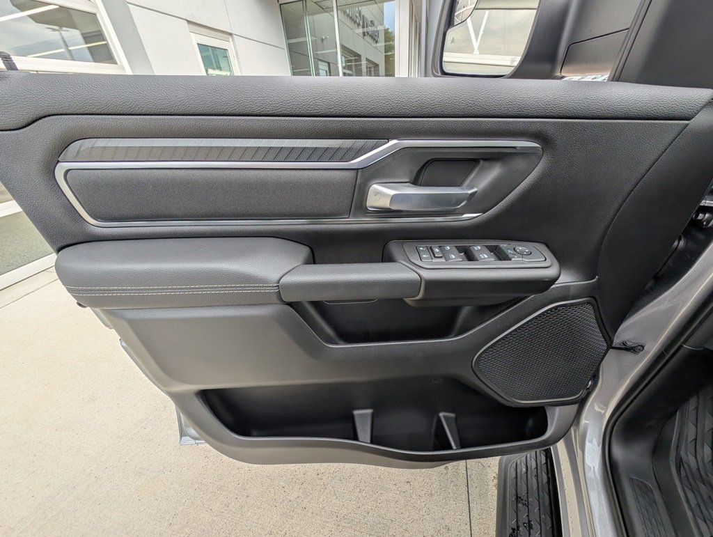 New 2026 RAM 1500 4x4 Crew Cab image 40
