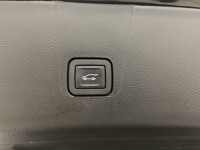 Used 2023 Chevrolet Traverse RS image 16