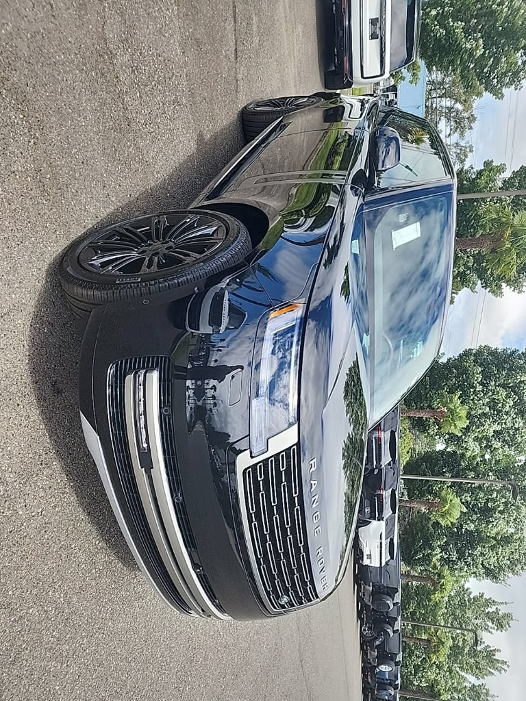 New 2026 Land Rover Range Rover Long Wheelbase SE AWD/4WD image 9