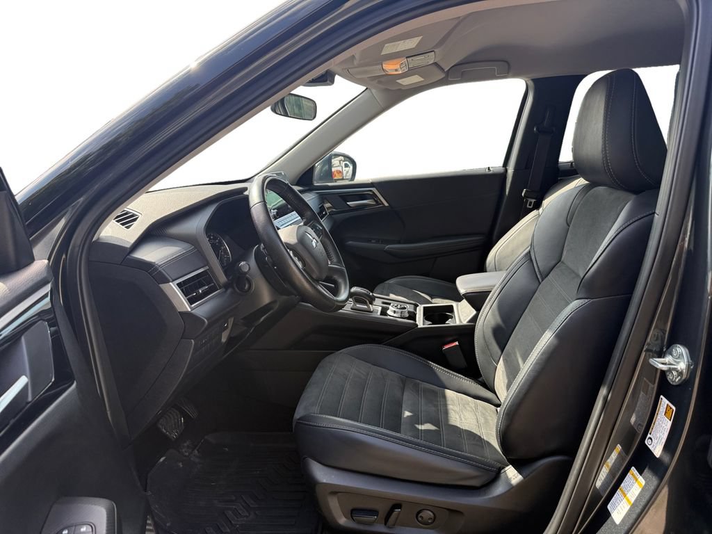 Used 2024 Mitsubishi Outlander SE FWD image 9
