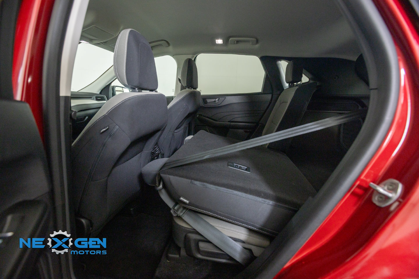 Used 2022 Ford Escape SE w/ SE Sport Appearance Package FWD image 33