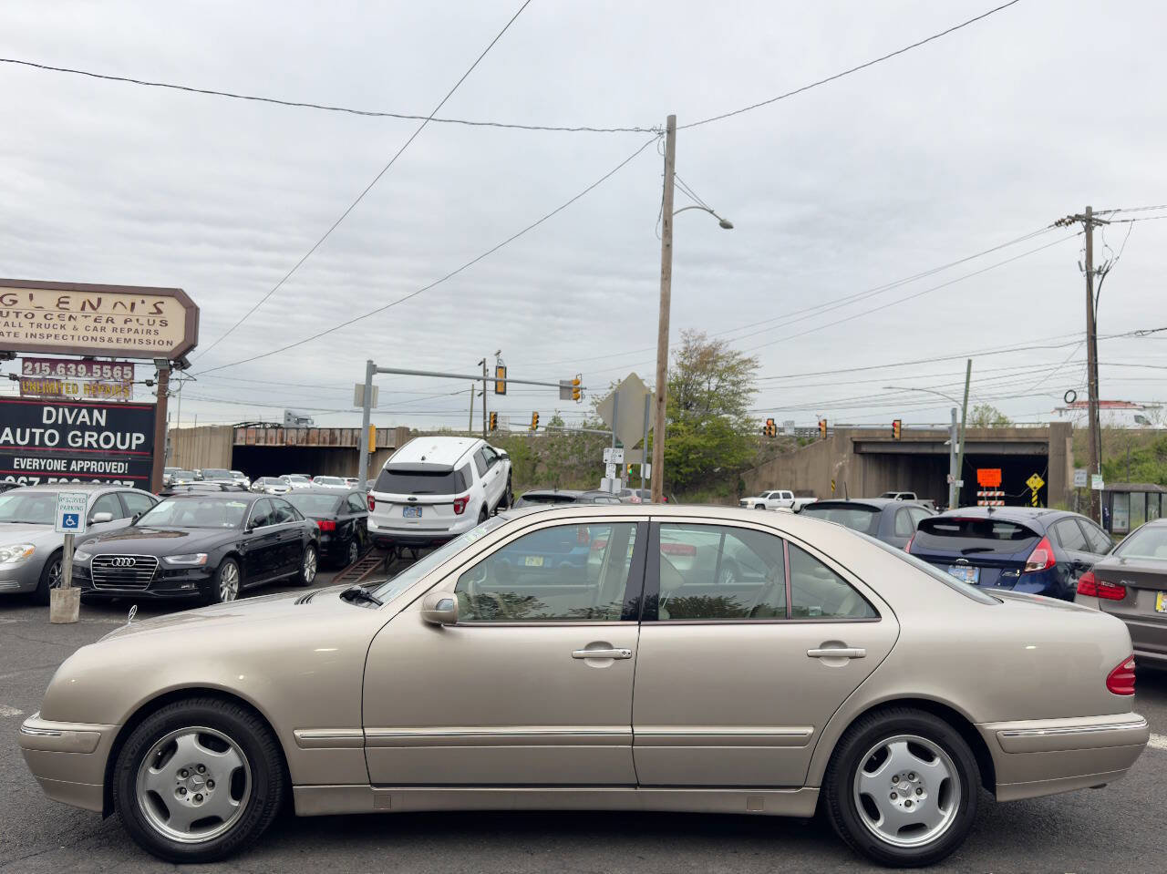 Used 2001 Mercedes-Benz E 320 Sedan image 3