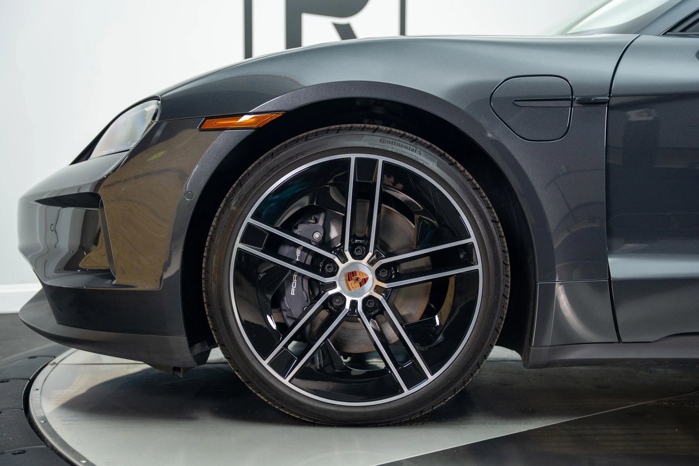 Used 2025 Porsche Taycan image 18