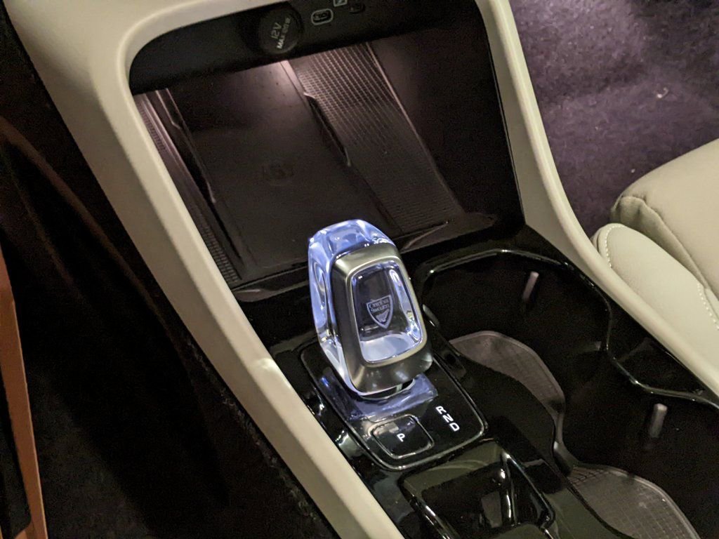 New 2025 Volvo XC40 B5 Plus w/ Protection Package Premier image 19