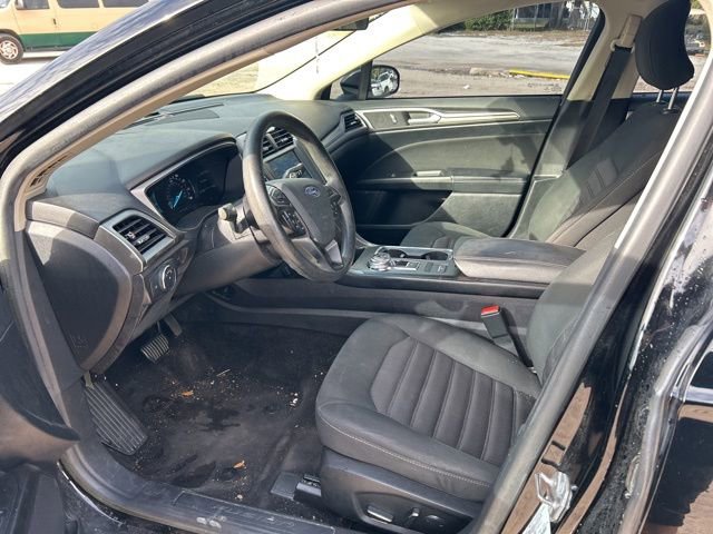 Used 2018 Ford Fusion SE w/ Fusion SE Technology Package image 3