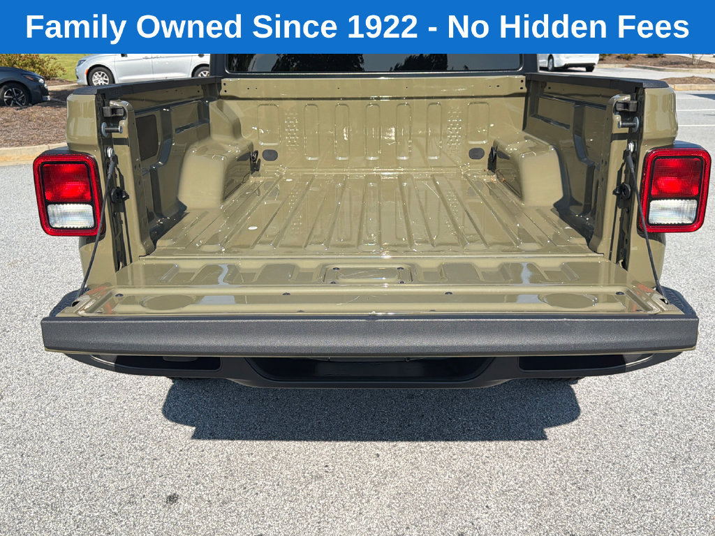 Used 2025 Jeep Gladiator Sport AWD/4WD image 18