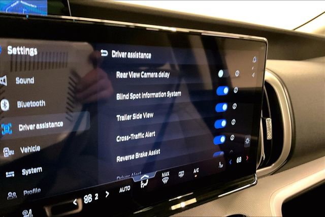 Used 2025 Ford Expedition Active image 40