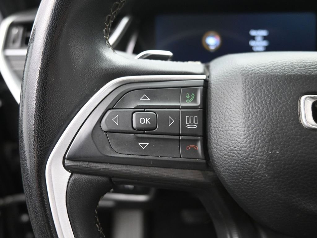 Used 2024 Jeep Grand Cherokee Laredo image 32