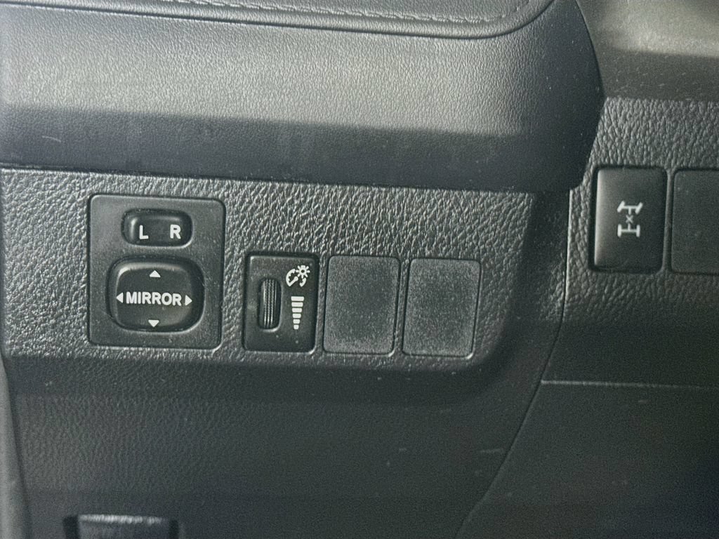 Used 2016 Toyota RAV4 LE AWD/4WD image 17
