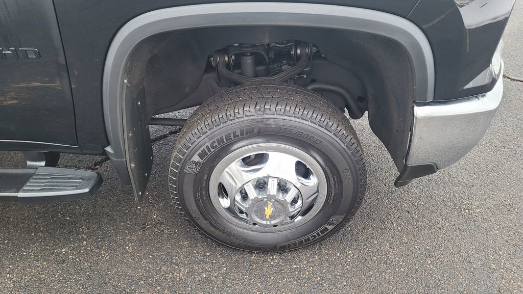 Used 2024 Chevrolet Silverado 3500 LT w/ Convenience Package image 15