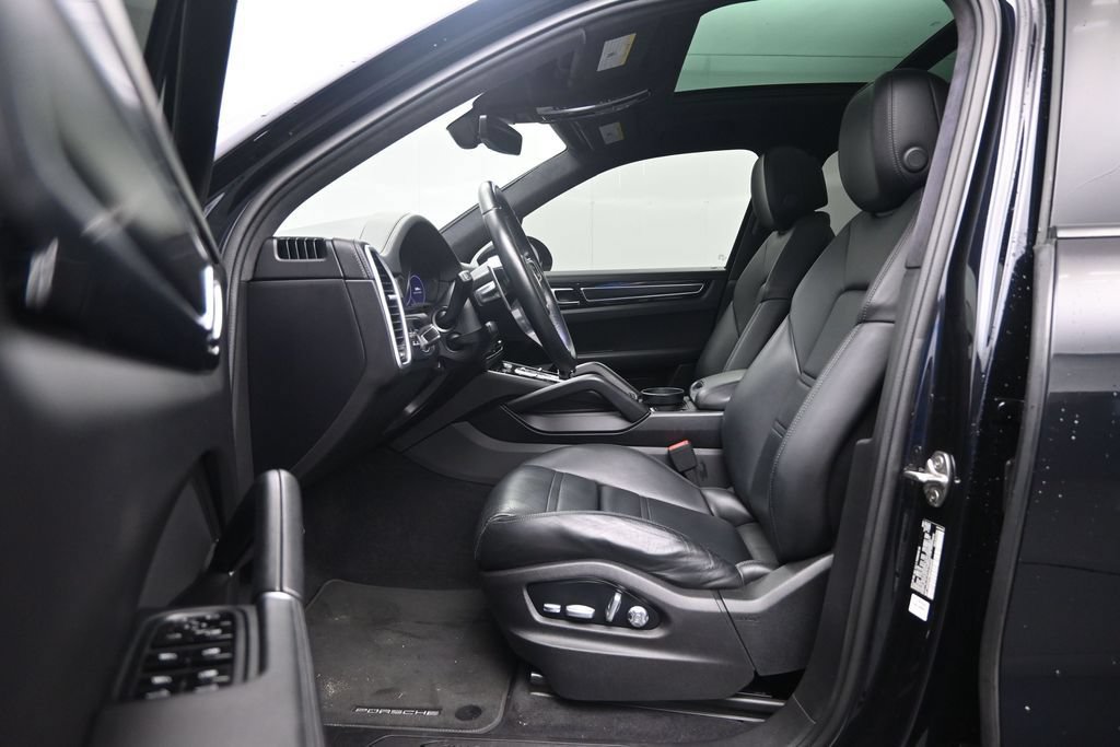 Used 2021 Porsche Cayenne GTS AWD/4WD image 21