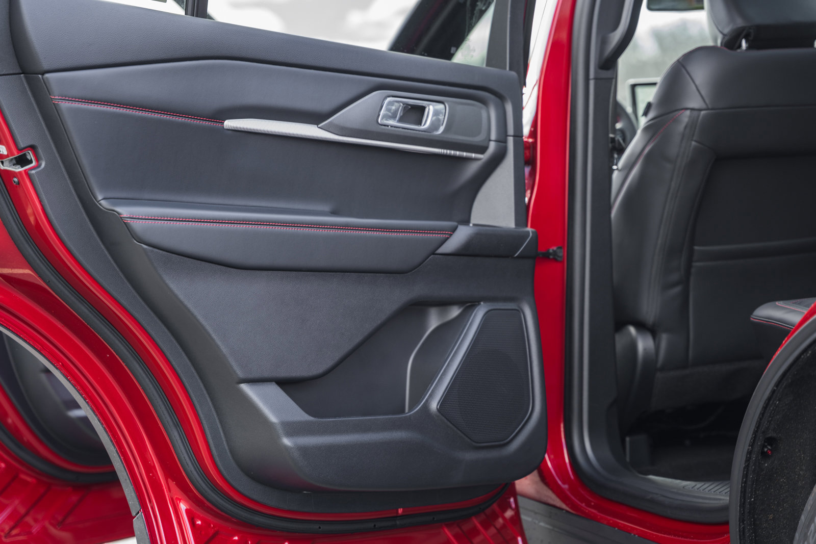 New 2026 Ford Explorer ST-Line w/ ST-Line Street Pack image 40