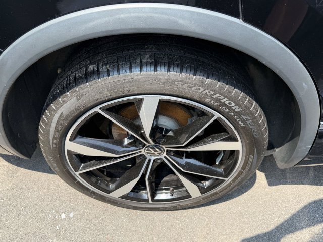 Certified 2024 Volkswagen Tiguan SEL R-Line AWD/4WD image 9