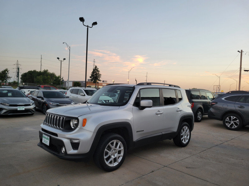 Used 2019 Jeep Renegade Latitude w/ Cold Weather Group AWD/4WD image 3