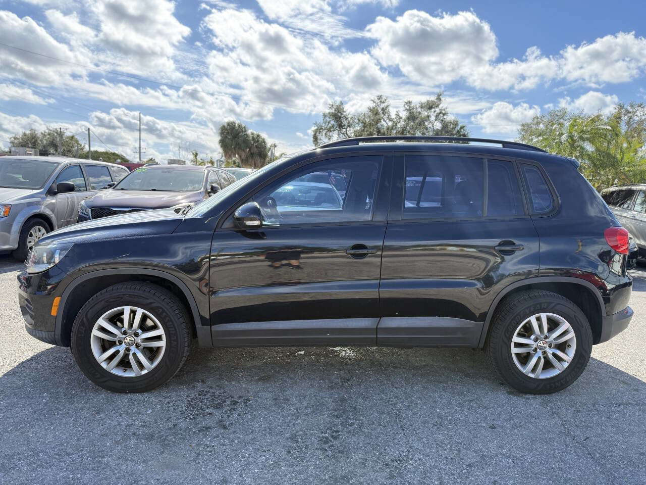 Used 2016 Volkswagen Tiguan S image 4
