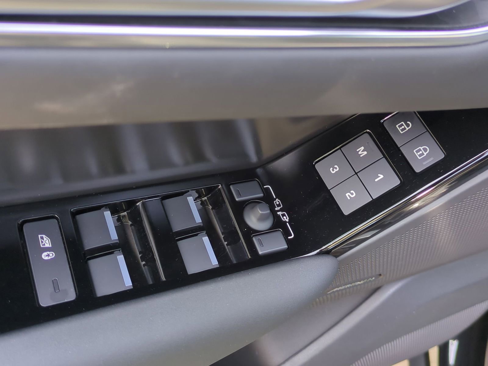 Used 2026 Land Rover Range Rover Velar S AWD/4WD image 12