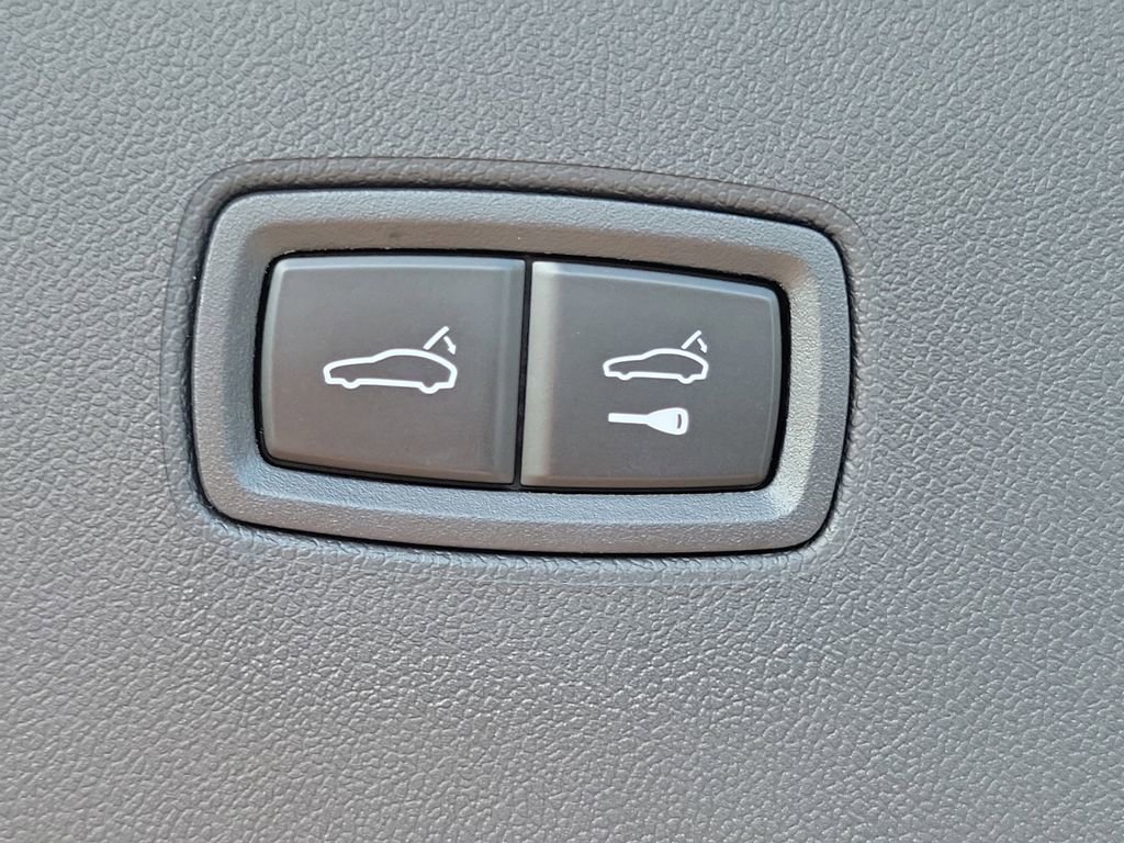 Certified 2025 Porsche Cayenne image 18